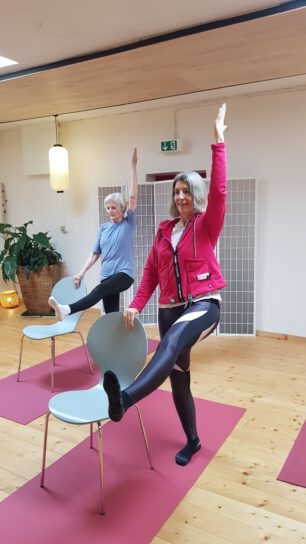 Stuhl Yoga – fit und mobil im Alter ab dienstag in Borchen in der Bachstr. 15